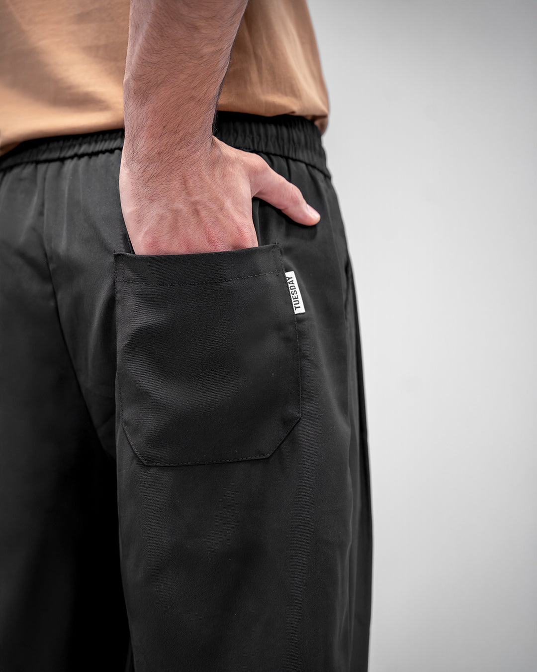 MEN’S BLACK RELAXED-FIT JOGGER PANTS