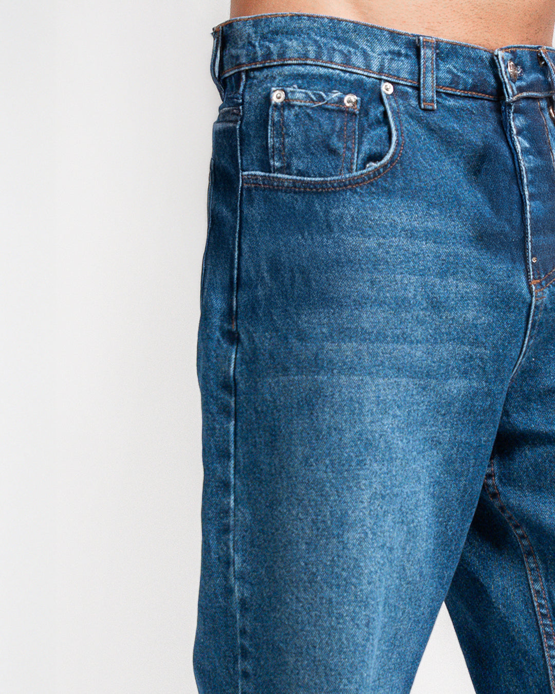 MEN’S CLASSIC BLUE STRAIGHT-LEG JEANS