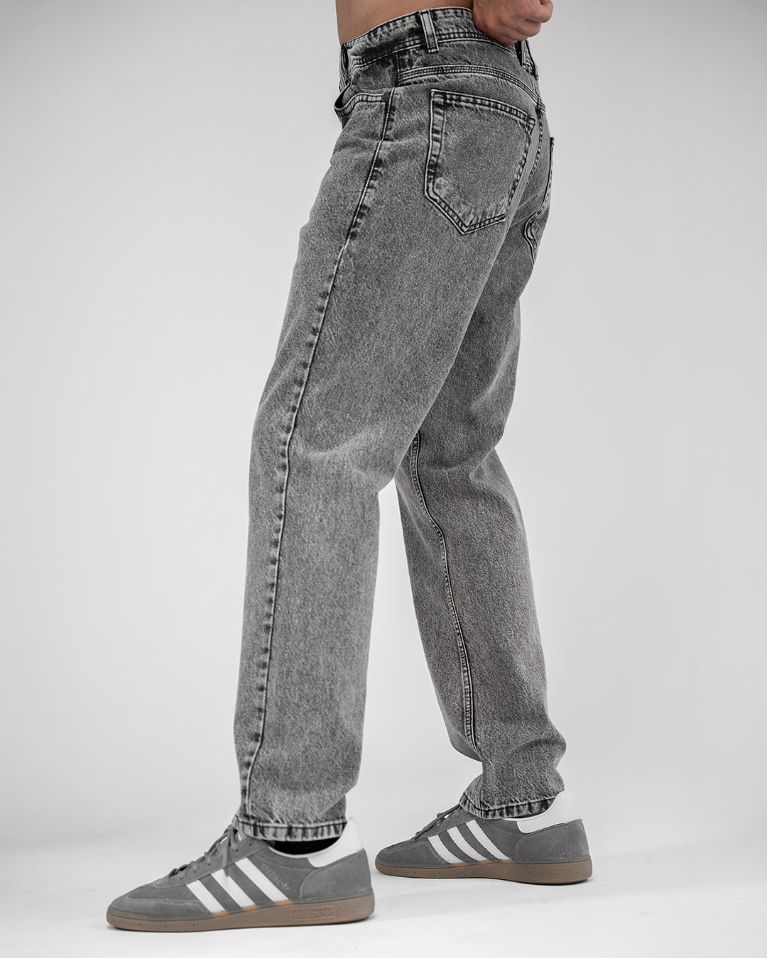 MEN’S GREY STRAIGHT-LEG JEANS